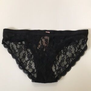 Victoria’s Secret New Black All over lace panty XS